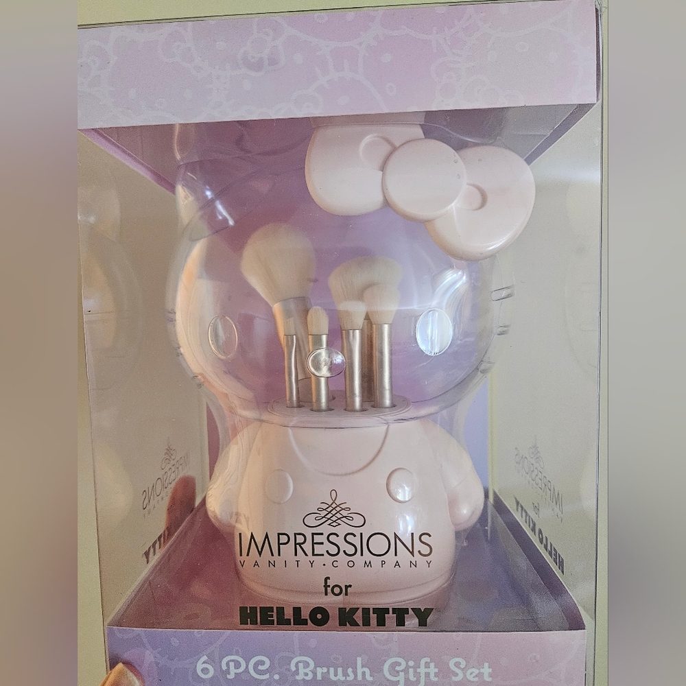 NIB Hello Kitty Impressions 6 Pc Makeup Brush Gift Set W/Container Matte Pink